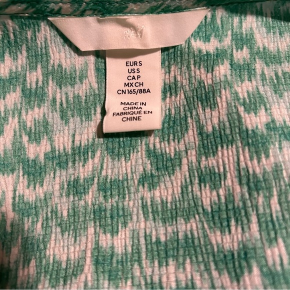 H&M Ballooned-Sleeve Green Print Cut-Out Crepe Dress - Picture 14 of 15